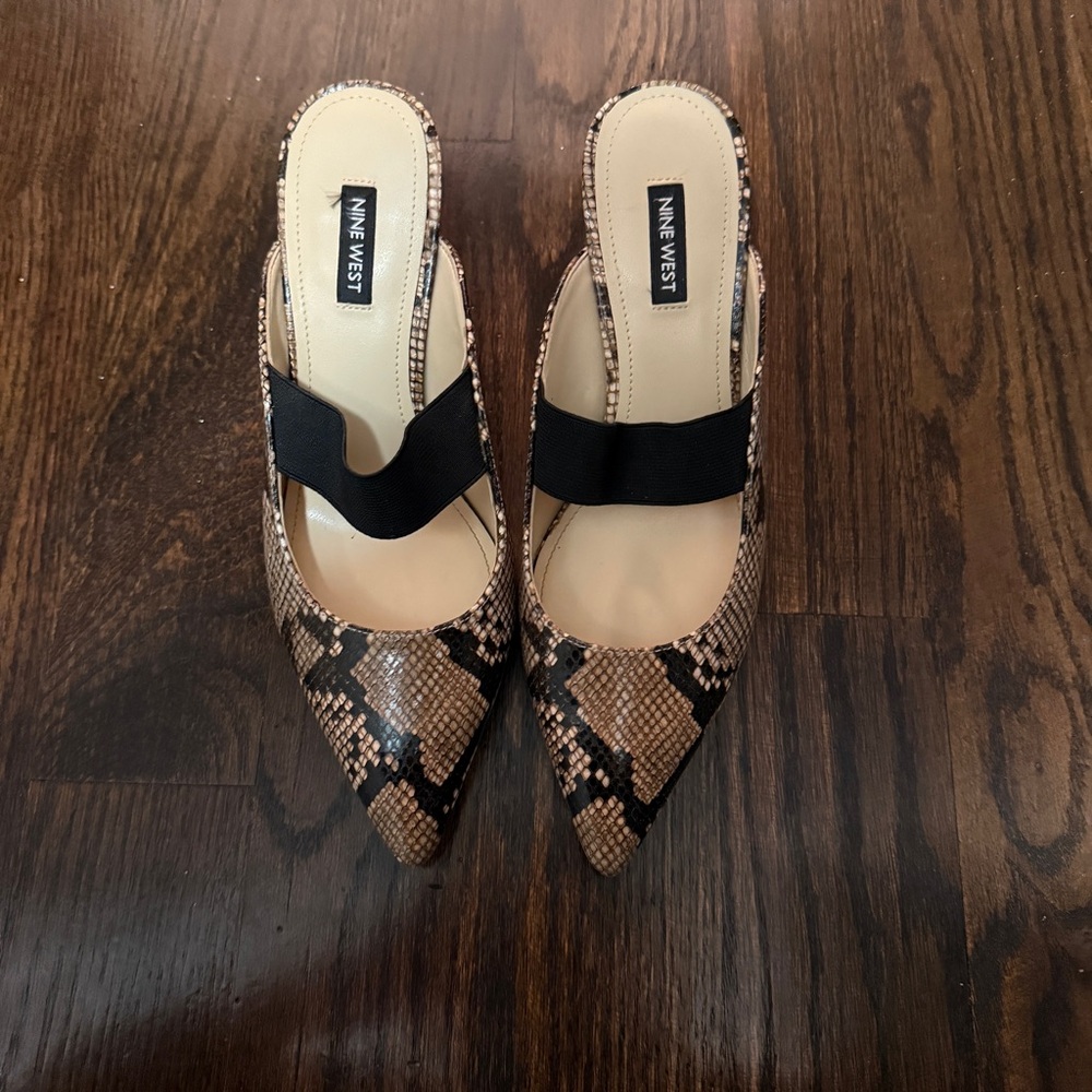 Nine West Watchit Medium Snake Pumps 8.5M